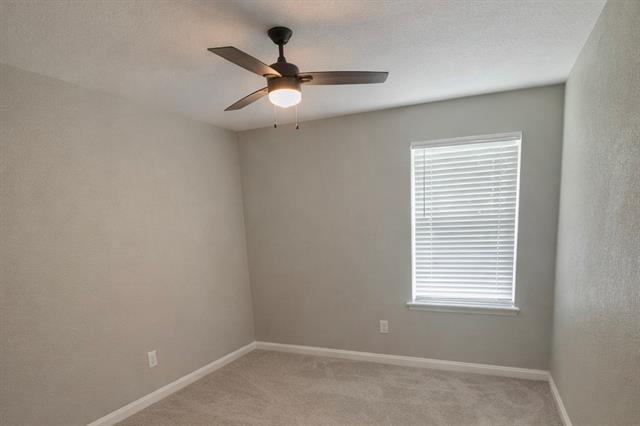 Building Photo - 5015 Royal Springs Dr