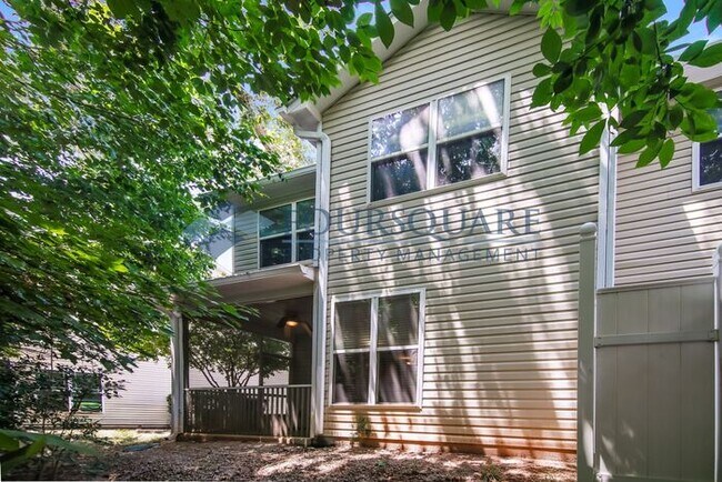 Building Photo - End Unit Townhome| 2nd Floor Loft Space | ...