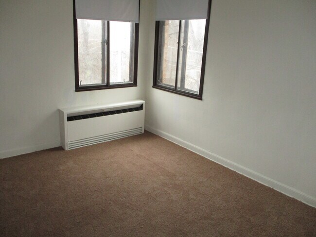 Building Photo - 10553 S Hale Ave