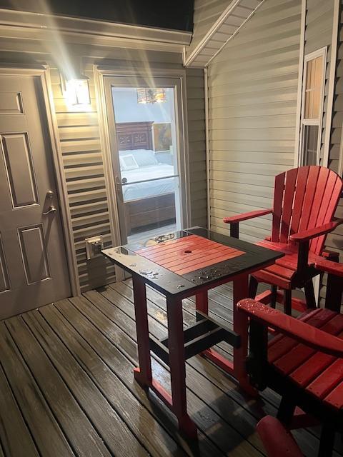 Building Photo - 1219 Thomas Dr