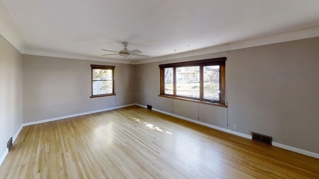 Building Photo - 910 N 56th Ave W