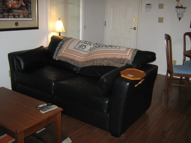 Building Photo - Game Day Condominiums- 1bd/1ba- Fully Furn...