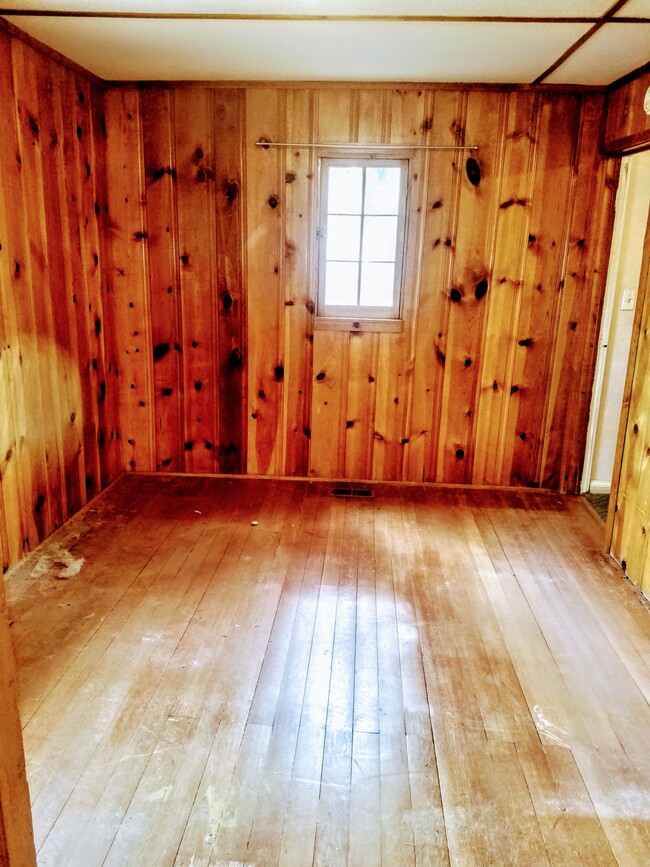 Bedroom (south-facing) - 10280 Mountain Ln