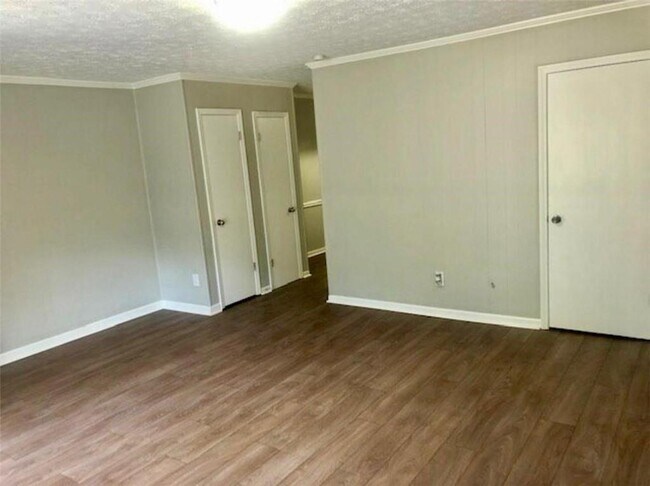 Building Photo - 4771 Valley Dale Dr SW