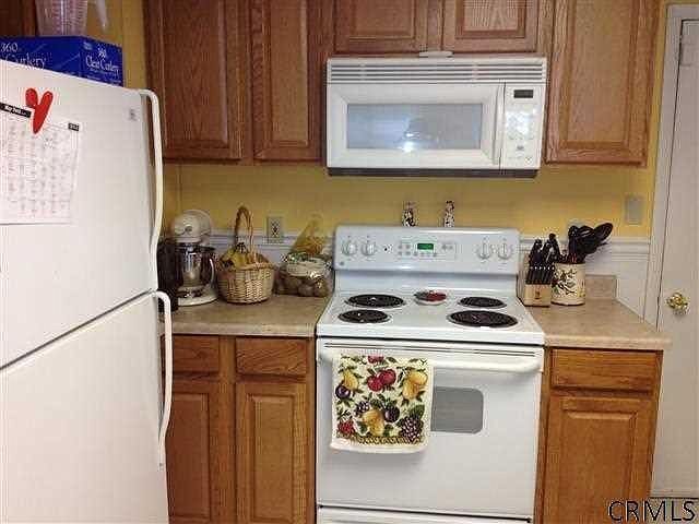 Cocina del primer piso - 100 Sherwood Ave