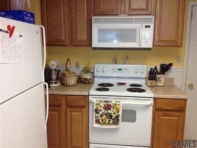 1st floor kitchen - 100 Sherwood Ave
