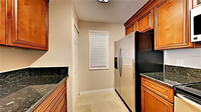 Kitchen - 637 Greencove Ter