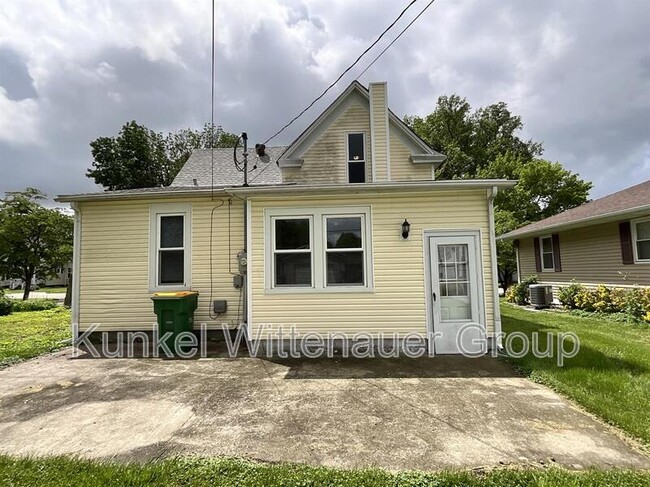 Building Photo - 310 E Washington St