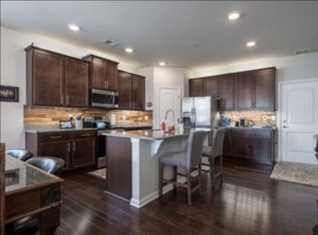 Foto del edificio - 414 Prestige Ct