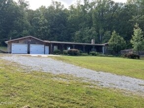 Building Photo - 424 Roaring Creek Rd