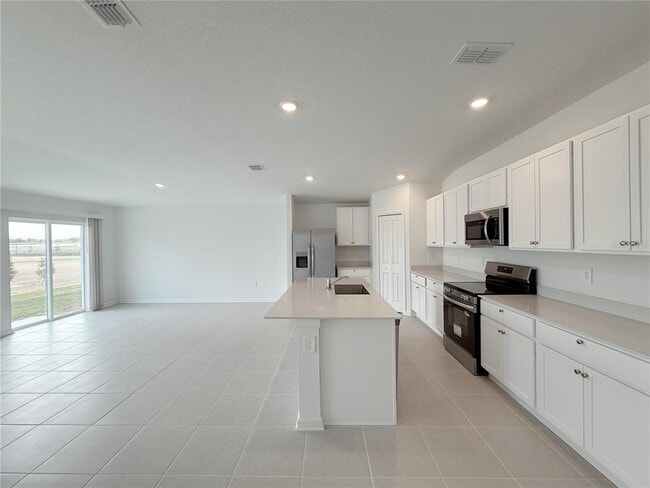Foto del edificio - 2358 McKinley Dr