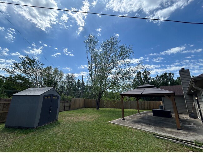 Building Photo - 6495 Saddleback Cir