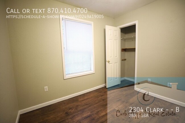 Building Photo - Recently renovated 2 bed, 1 bath apt - uti...