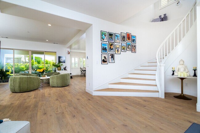 Building Photo - Gorgeous Custom Upgraded Serrano Home!