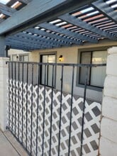 Building Photo - 925 Willow Tree Dr
