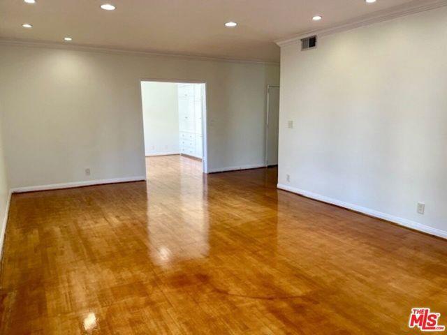 Foto del edificio - 344 N Palm Dr