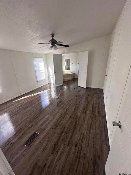 Foto del edificio - 12847 FM 2710