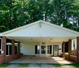Building Photo - 1989 Country Club Rd