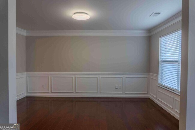 Building Photo - 11037 Southwood Dr