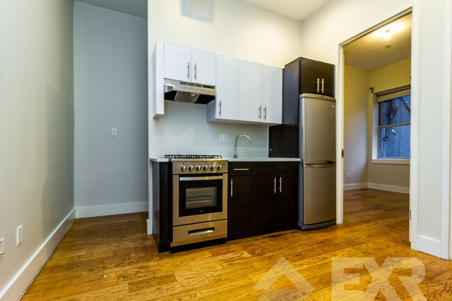 Building Photo - 828 St Johns Pl