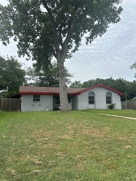 Building Photo - 313 Victoria Dr