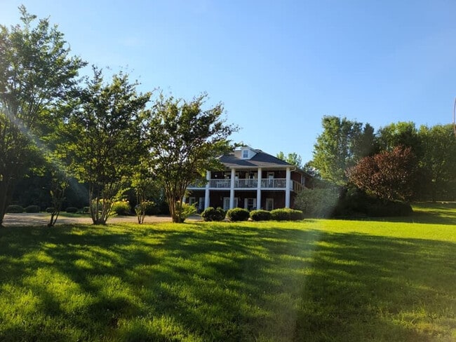 Foto del edificio - 175 Schools Dr