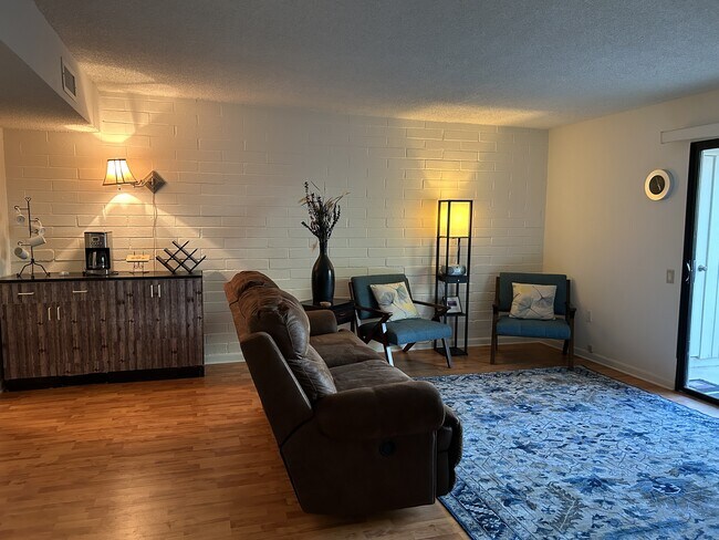 Building Photo - 230 N Calle Acuarela