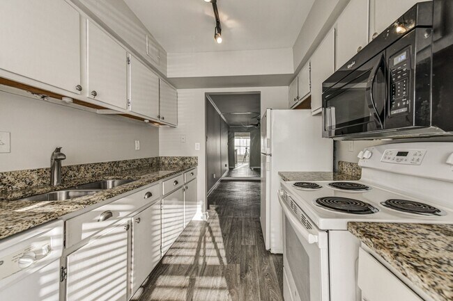 Foto del edificio - Charming 2BR Condo in Atlanta