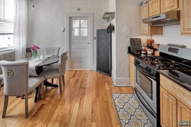 Foto del edificio - 19 Cooper Pl