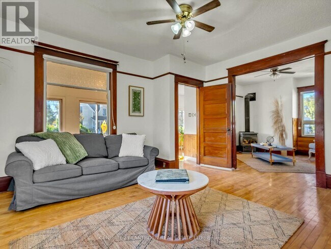 Building Photo - 49 Consecon St