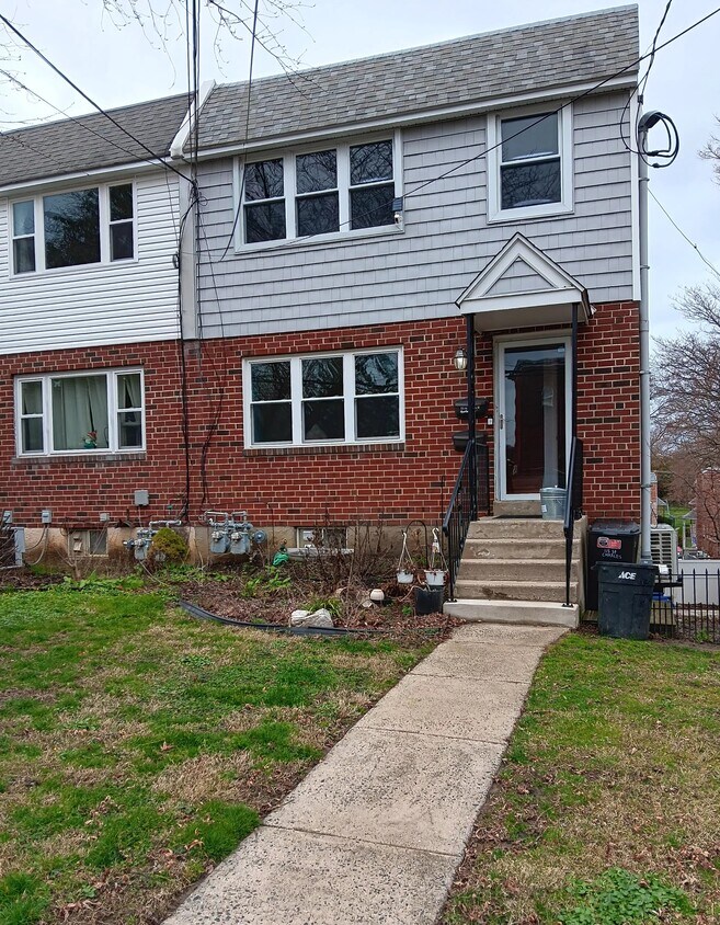 115 Saint Charles St Unit A, Drexel Hill, PA 19026 Apartments in