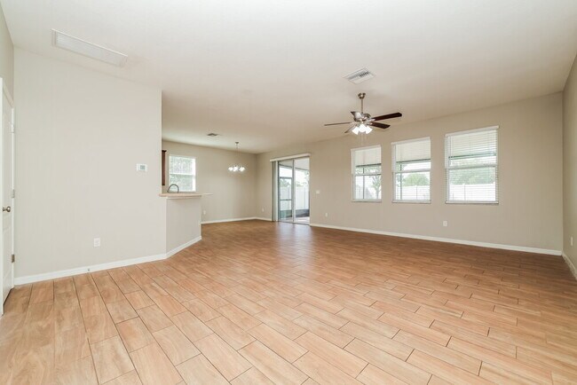Foto del edificio - 6139 Trent Creek Dr