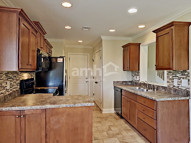 Building Photo - 403 Legends Ct