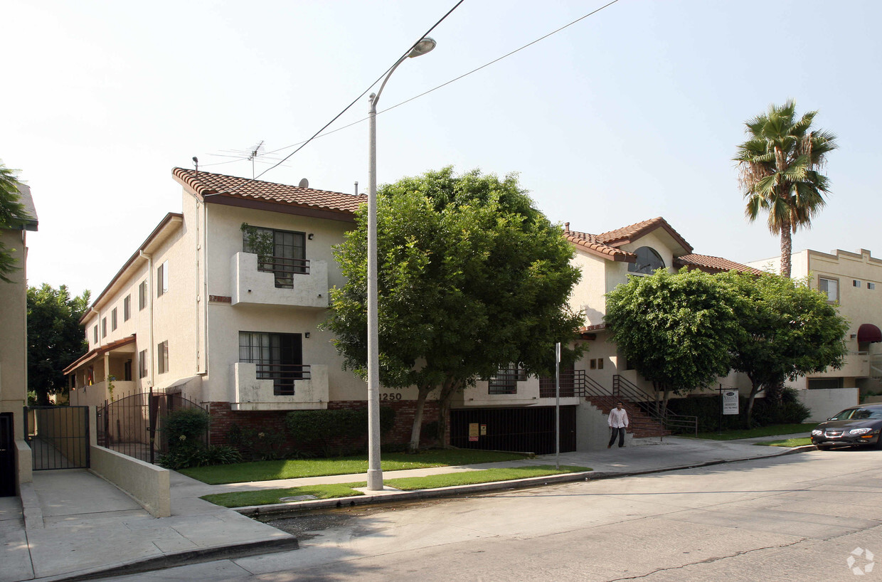Primary Photo - 11250 Morrison St