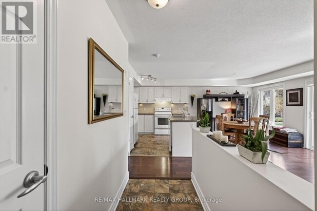 Building Photo - 585 Stonefield Private