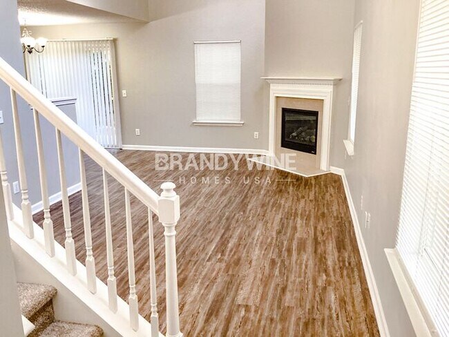 Foto del edificio - MOVE IN BY AUG 28TH AND RECEIVE  HALF OFF ...