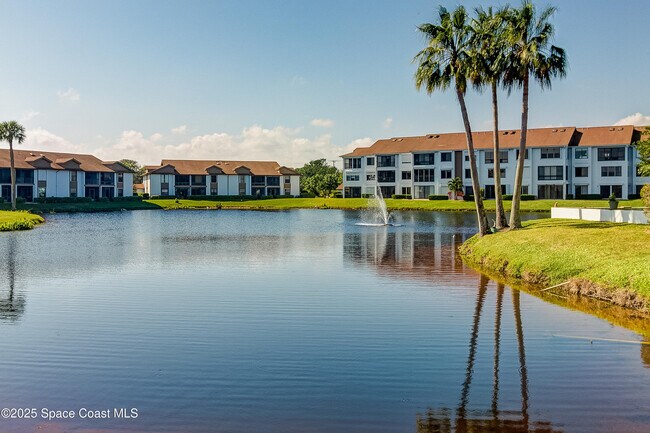 Foto del edificio - 6232 N Mirror Lake Dr