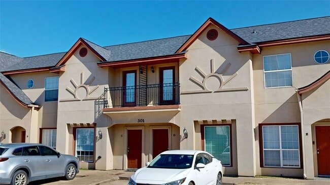 Building Photo - 301 Nimitz St