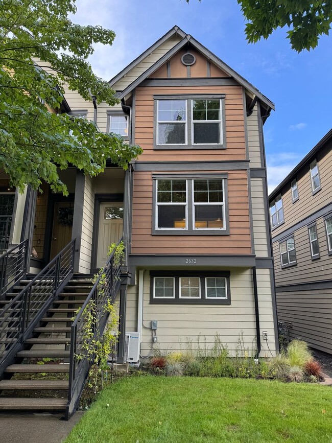Building Photo - 2632 SW Myrtle St