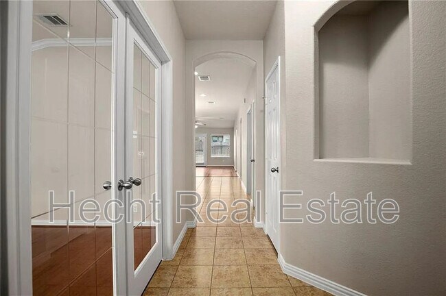 Foto del edificio - 153 Carrington Dr