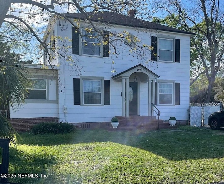 Primary Photo - 1924 Arcadia Pl