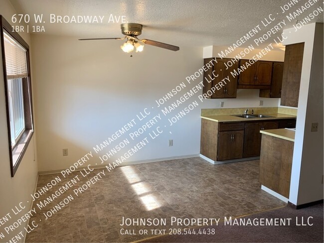 Foto del edificio - 670 W Broadway Ave