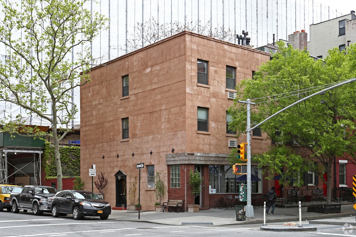 Building Photo - 447 Hudson St
