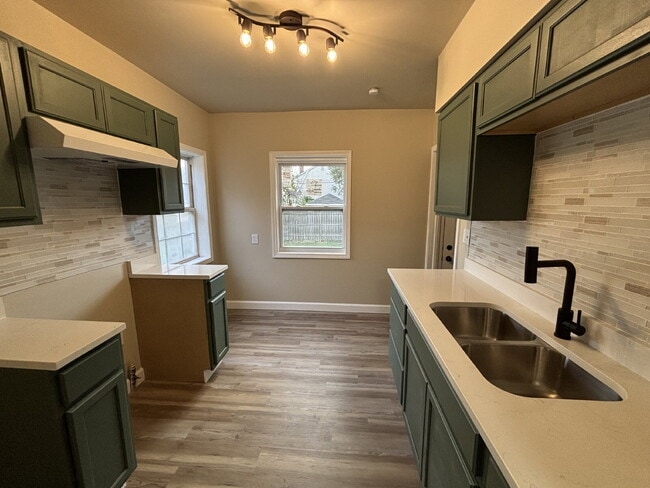 Building Photo - Charming 3-Bedroom Home with Spacious Yard...