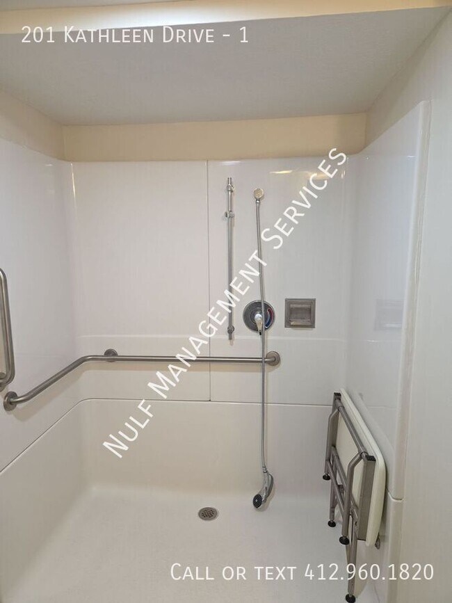 Foto del edificio - 201 Kathleen Dr