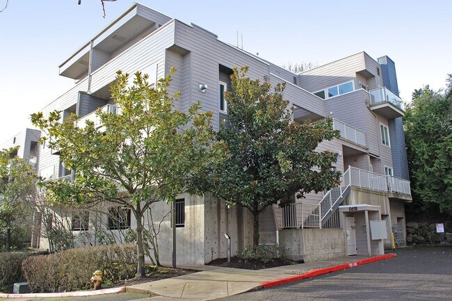 Foto del edificio - 1 Bedroom Condominium at Macadam Village i...