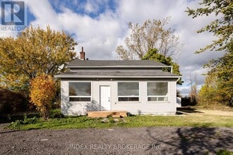 Building Photo - 3670 Bowen Rd