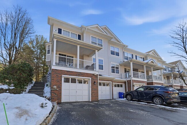 Foto del edificio - 402 Dalton Ct