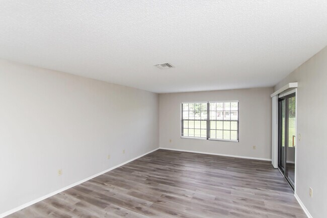 Building Photo - 409 Santa Martia St SW