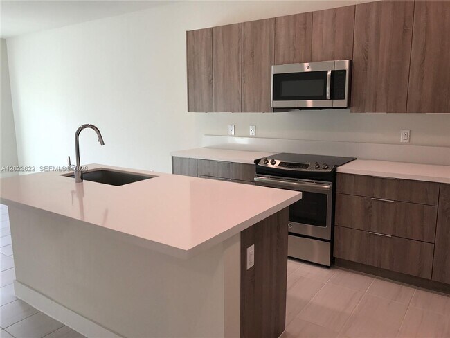 Foto del edificio - 7805 NW 104th Ave